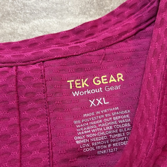 Tek Gear Women's Magenta Tank Top NWT - Picture 2 of 4